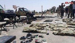 Lực lượng Hồi giáo cực đoan bàn giao vũ khí ở thị trấn Dumayr, Qalamoun, ngoại ô Damascus. ảnh minh họa SÂN