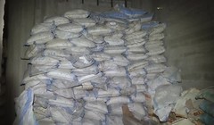 Các túi chất hóa học hexamine voiiws số lượng lớn ở Douma. Anh mimh họa video Ruptly