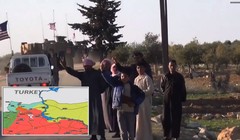 Quân đội Mỹ tuần tra trên ranh giới thị trấn Manbij. anh minh họa video South Front