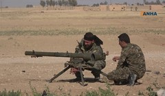 Lực lượng SDF tấn công trên sa mạc tỉnh Al-Hasakah, Syria. Ảnh minh họa video ANHA