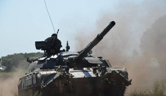 Xe tăng Ukraina trên chiến trường vùng giáp ranh Donesk. Ảnh minh họa Voice Sevastopol.