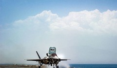 Máy bay F-35B Mỹ cất cánh trên tàu sân bay đổ bộ trực thăng USS Essex (LHD 2). Ảnh minh họa video Hải quân Mỹ