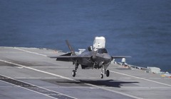  Máy bay tiêm kích tàng hình F-35B trên tàu sân bay Anh Queen Elizabeth. Ảnh Royal  Navy