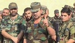Thiếu tướng Suheil Al-Hassan, tư lệnh trưởng lực lượng Tiger cùng binh sĩ dưới quyền. Ảnh Masdar News