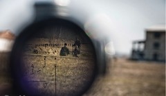 Lực lượng dân quân Donbass săn đuổi các binh sĩ Ukraine. Ảnh: Rusvesna.