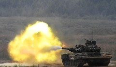 Xe tăng T-90 khai hỏa tấn công. Ảnh minh họa: Russian Gazeta.