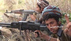 Chiến binh Houthi phục kích các tay súng lực lượng Liên minh vùng Vịnh. Ảnh minh họa: Masdar News.