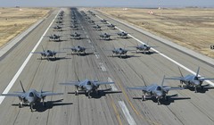 Cuộc diễn tập có 35 máy bay tiêm kích tàng hình F-35A Elephant Walk. Ảnh minh họa Military Watch Mgazine