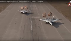 Hai chiếc Su-57 hạ cánh đồng bộ trên một đường băng. Ảnh minh họa video TVZvezda
