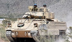  Xe bộ binh chiến đấu Mỹ BMP M2 "Bradley". Ảnh Russian Gazeta