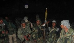 Binh sĩ quân đội Syria phục kích trên chiến trường miền bắc Hama. Ảnh minh họa: Masdar News.