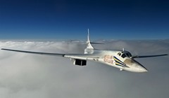 Máy bay ném bom chiến lược tầm xa Nga Tu-160 Thiên nga trắng.