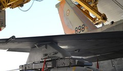 Máy bay F-16Is, mang theo bom nhỏ GBU-39s chuẩn bị xuất kích tấn công Syria. 