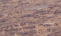 Lực lượng Houthi tấn công tiêu diệt thiết giáp Mỹ LAV-25 trên địa phận tỉnh Saada.