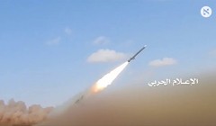 Lực lượng Houthi phóng tên lửa tấn công liên minh quân sự vùng Vịnh do Ả rập Xê-út dẫn đầu.