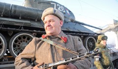 Đoàn xe tăng T-34 Lào tại thành phố Chita. Ảnh minh họa: Dknews Khazastan.