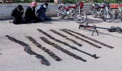 Quân đội Syria tiêu diệt và bắt giữ khủng bố IS, thu chiến lợi phẩm. Ảnh minh họa: SANA.