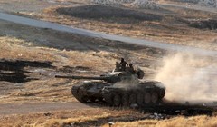 Xe tăng quân đội Syria trên chiến trường miền bắc Hama. Ảnh minh họa: Masdar News.