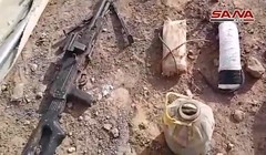 Quân đội Syria thu giữ vũ khí và vật liệu nổ trên xe quân y của IS trên sa mạc tỉnh Homs. Ảnh minh họa: SANA.