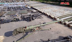 Quân đội Syria thu giữ vũ khí của lực lượng Hồi giáo cực đoan tại ngoại ô Damascus. Ảnh minh họa: SANA.