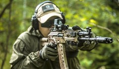 Tập đoàn Kalashnikov thử nghiệm súng tiểu liên mới AK-12. 