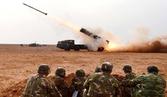 Pháo phản lực hạng nặng BM-30 khai hỏa.