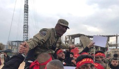 Các binh sĩ Palestine ăn mừng kết thúc khóa huấn luyện khắc nghiệp của Lính đánh thuê Nga ở Aleppo. Ảnh: South Front.