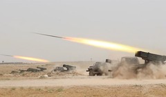 Pháo phản lực Grad phóng đạn trong cuộc diễn tập ở Tajikistan.