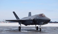 Máy bay tiêm kích tàng hình F-35A Nhật Bản chuẩn bị cất cánh.