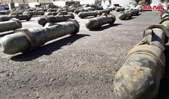 Vũ khí trang bị do quân đội Syria thu giữ được trên vùng ngoại ô Damascus. Ảnh: SANA.