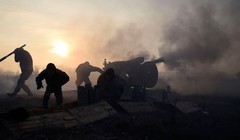 Pháo binh Ukraine tập kích hỏa lực vào chiến tuyến của Donetsk sau cuộc tấn công bất thành. Ảnh New- Front.