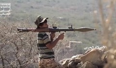 Chiến binh Houthi, sử dụng súng phóng lựu RPG-7 tấn công ở Ả rập Xê-út.