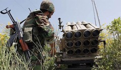 Quân đội Syria pháo kích dữ dội Latakia, tiến hành cuộc tấn công vào Al-Qaeda Syria. Ảnh Masdar News