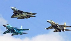 Các máy bay chiến đấu của Sukhoi: Su-57, Su-35S và vịt con Su-34. Ảnh minh họa Military Wach Magazine
