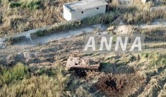 Xe bộ binh chiến đấu BMP-1 của lực lượng thánh chiến bị trúng bom của không quân Nga ở Hama. Ảnh minh họa Masdar News