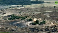 Pháo binh Nga pháo kích. Ảnh video RT