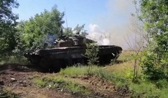 Quân đội Nga tấn công trên chiến trường Kharkiv. Ảnh video South Front