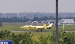 Tiêm kích tàng hình J-20 hai chỗ ngồi của Không quân Trung Quốc. Ảnh SCMP
