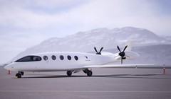 Alice là chiếc máy bay chở khách đầu tiên không khí thải carbon, vận hành ít tốn kém hơn nhiều so với các máy bay động cơ phản lực cánh quạt tương tự. Ảnh: EViation