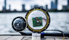 Camera không dây dưới nước không dùng pin của Viện công nghệ Massachusetts (MIT). Ảnh Adam Glanzman