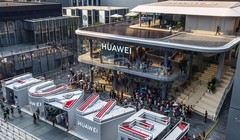 Chính phủ Mỹ sẽ cấm các tổ chức mua thiết bị của Huawei và ZTE. Ảnh Wire