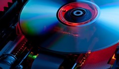 Vật liệu mới cho đia quang lưu trữ dữ liệu. Ảnh Asian Scientist