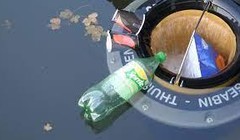 Seabin, thiết bị thu gom rác thải nhựa trên biển. Ảnh Popular Science