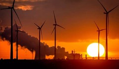 Tuabin điện gió giúp hấp thụ khí CO2 từ khí quyển. Ảnh EuroNews