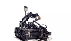 Robot rà phá mìn, vật liệu nổ Remotec F5A của cảnh sát Mỹ. Ảnh The Verge