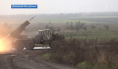 Lực lượng pháo binh chiến trường quân đội Nga tấn công quân đội Ukraine. Ảnh Video truyền thông Donetsk.