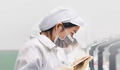 Công nhân sản xuất iPhone ở Trịnh Châu. Ảnh SCMP