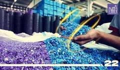 Bột và mảnh vụn sau khi tái chế nhựa tại nhà máy Plastonix. Ảnh Engineering Interesting. 