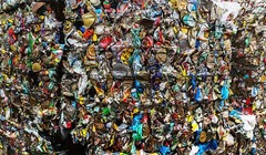 Rác thải nhựa PVC khó tái chế. Ảnh Engineering Interesting. 