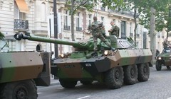 Xe tăng hạng nhẹ bánh lốp AMX-10 RC. Ảnh Euromaidan Press.